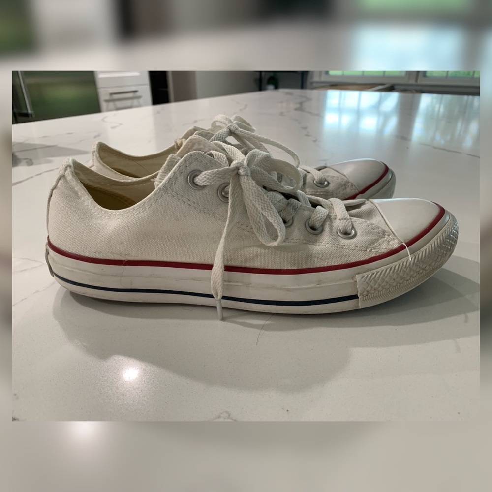 Converse Chuck Taylor All Star Classic (White, Size 9)